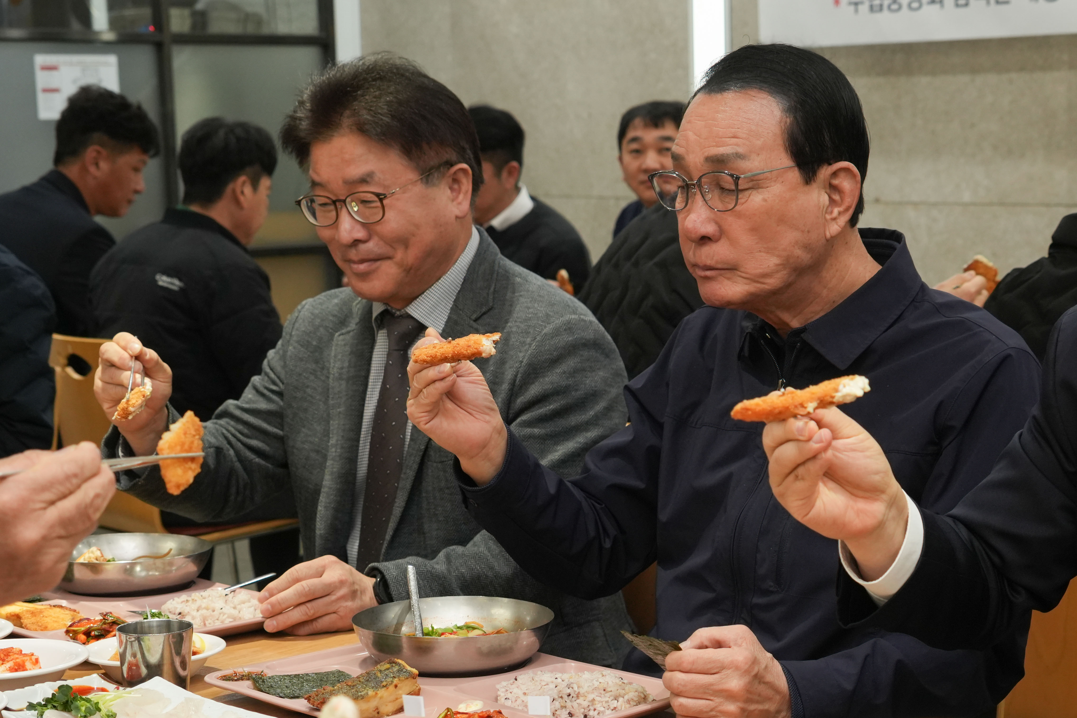 20251203 광어 신상품 출시기념 시식행사 (3).jpg 첨부 이미지